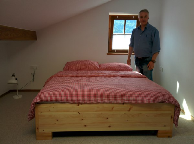 Zirbenholzbett, montiert von Anton Gfrerer, Macubi Schlafsysteme