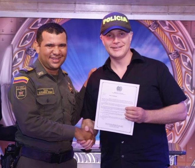 auszeichnung-durch-polizeichef-in-catagena-kolumbien